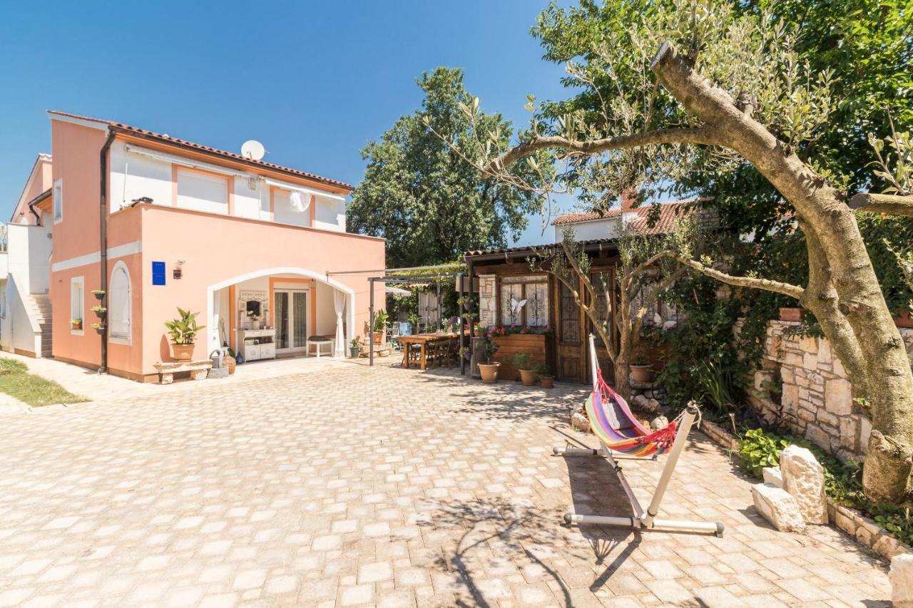 Villa Marizella Premantura Exterior photo