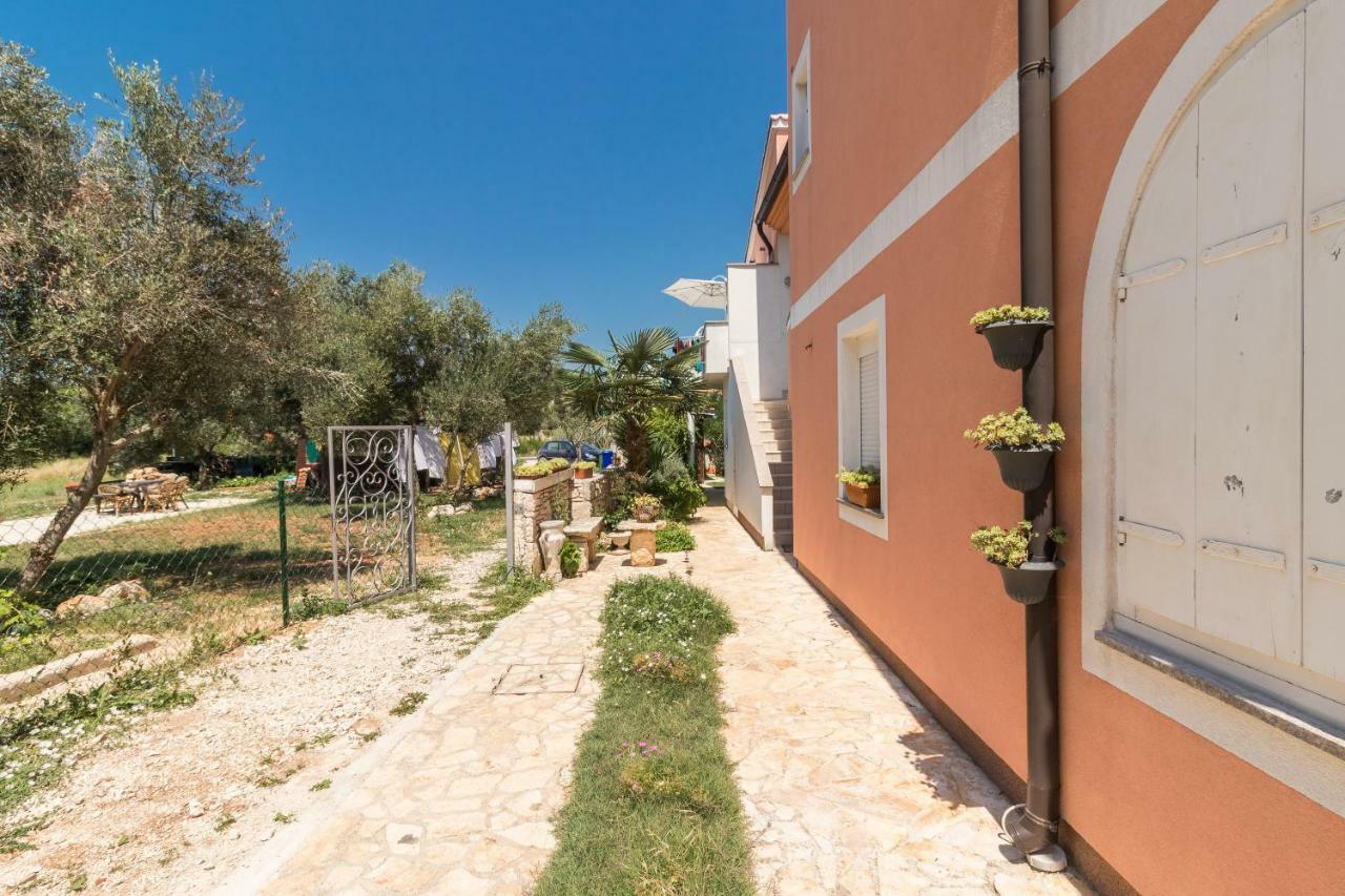 Villa Marizella Premantura Exterior photo